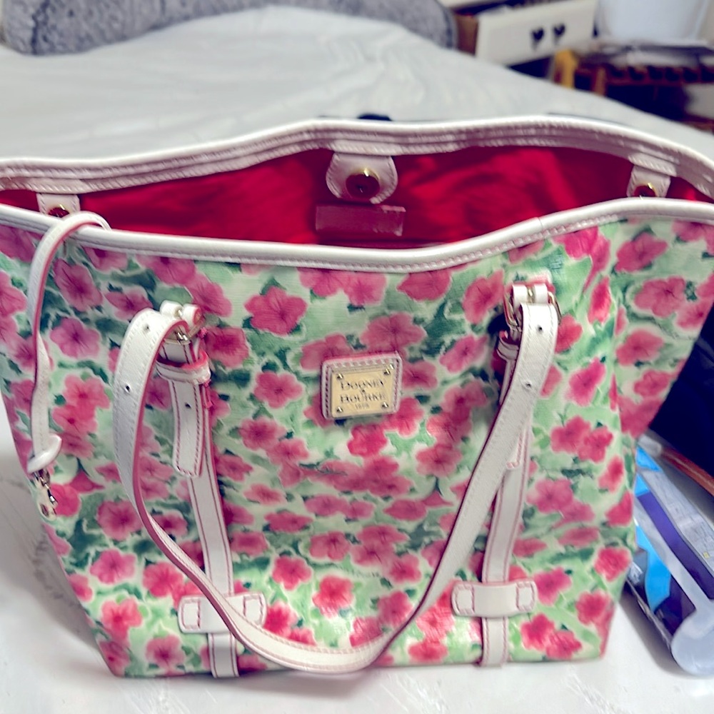 Dooney & Bourke Tote